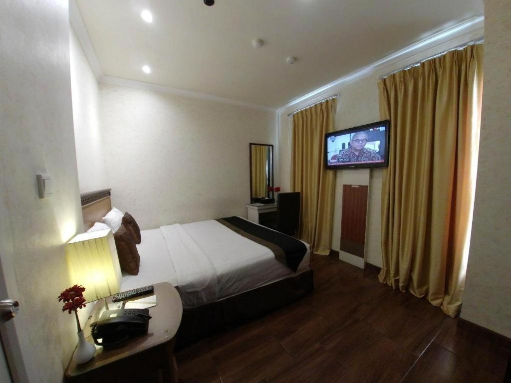 Amos Cozy Hotel Melawai Jakarta Exterior foto