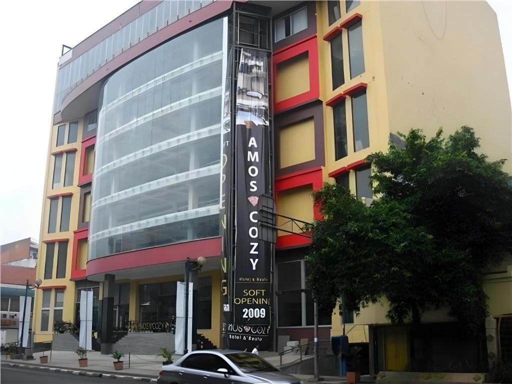 Amos Cozy Hotel Melawai Jakarta Exterior foto